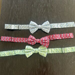 Vineyard vine bow ties. Clip